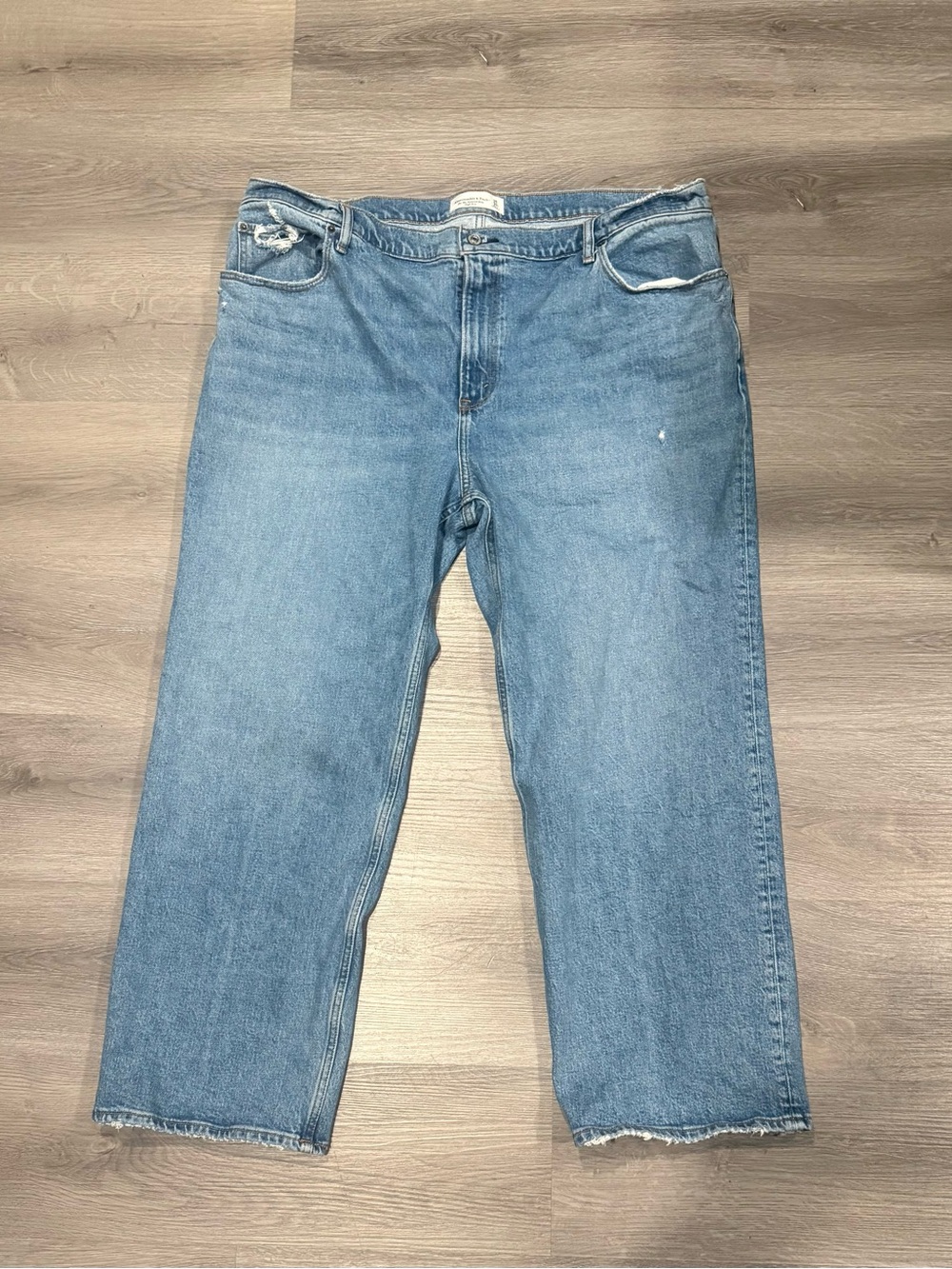 Abercrombie & Fitch The ’90s Relaxed Jean High Rise Light Wash Blue Size 35/20S